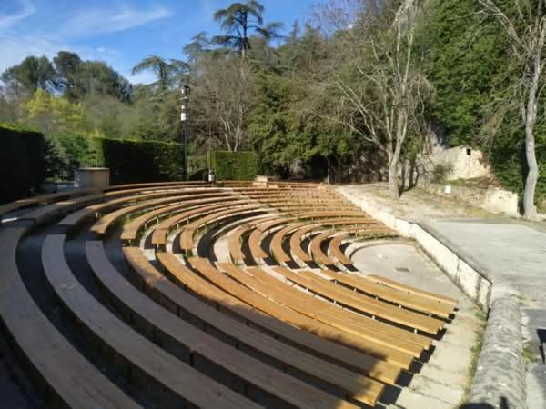 La Fee Viviane Et Michel L'Enchanteur Robion en Luberon Экстерьер фото