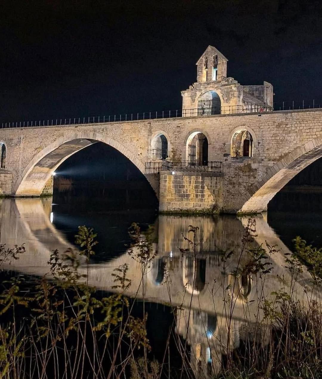 La Fee Viviane Et Michel L'Enchanteur Robion en Luberon Экстерьер фото