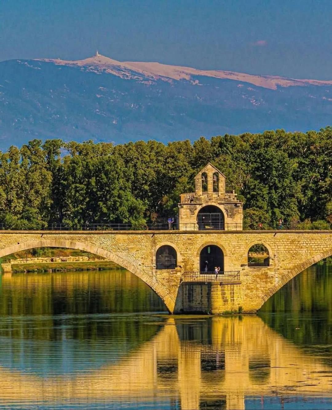 La Fee Viviane Et Michel L'Enchanteur Robion en Luberon Экстерьер фото