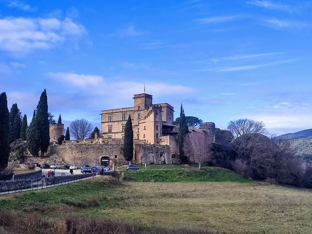 La Fee Viviane Et Michel L'Enchanteur Robion en Luberon Экстерьер фото